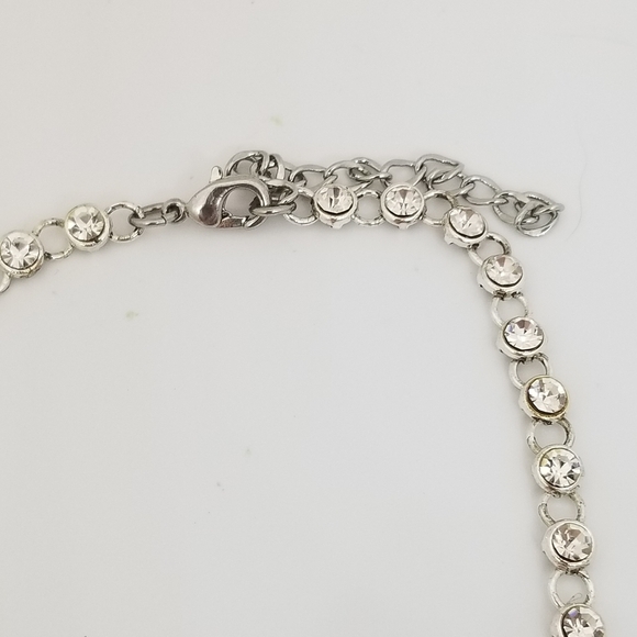 VINTAGE SILVERTONED NECKLACE WITH FAUX DROP PEARLS & GLASS RHINESTONE ACCENTS - Picture 8 of 11